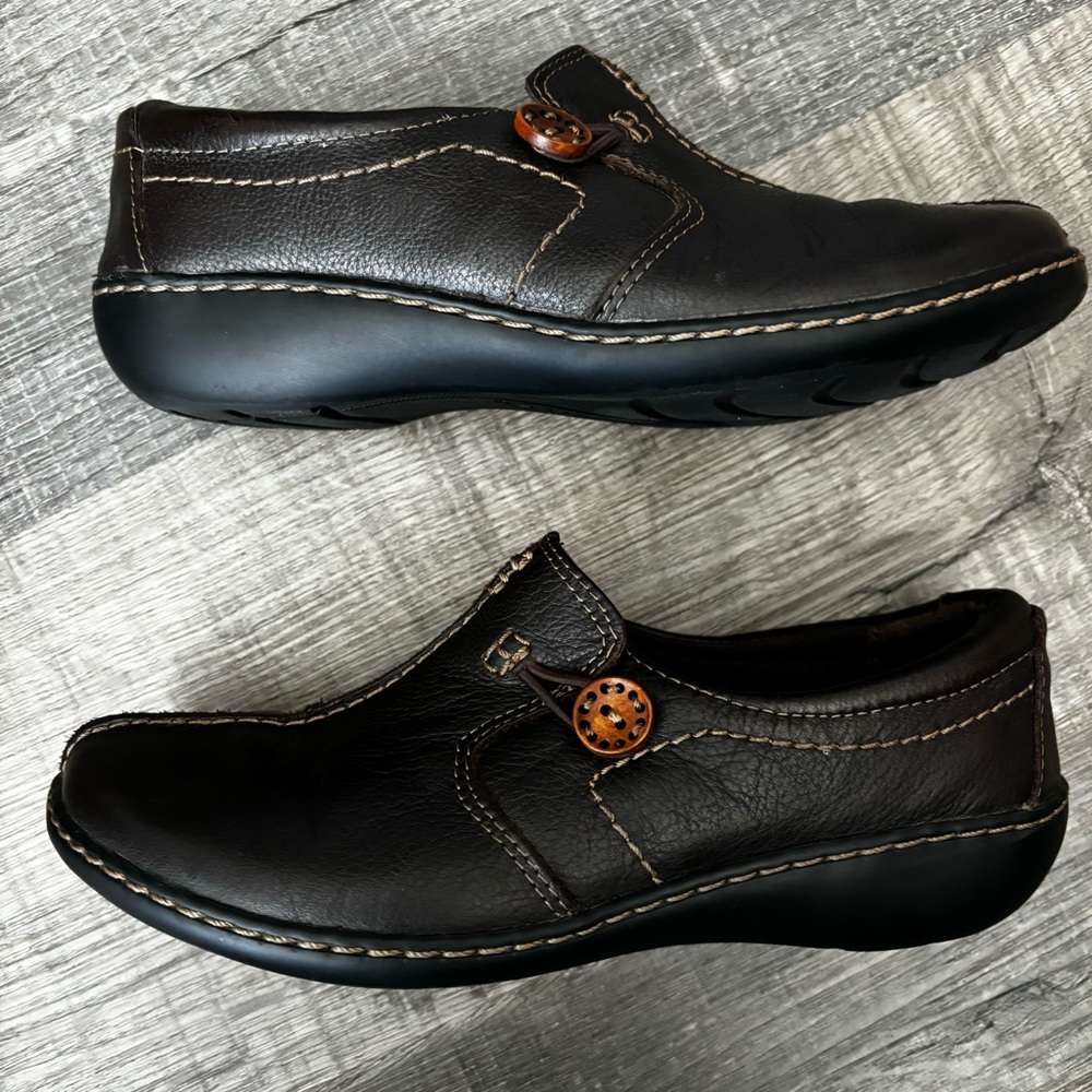 Clarks Collection Ashland Glow, Brown Leather Loafer, EUC